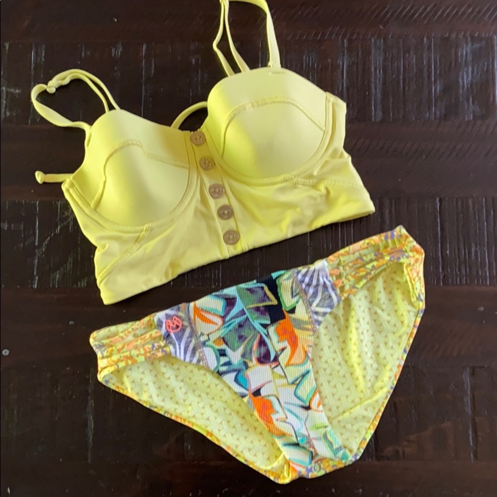 Maaji top (M) and bottom (S)